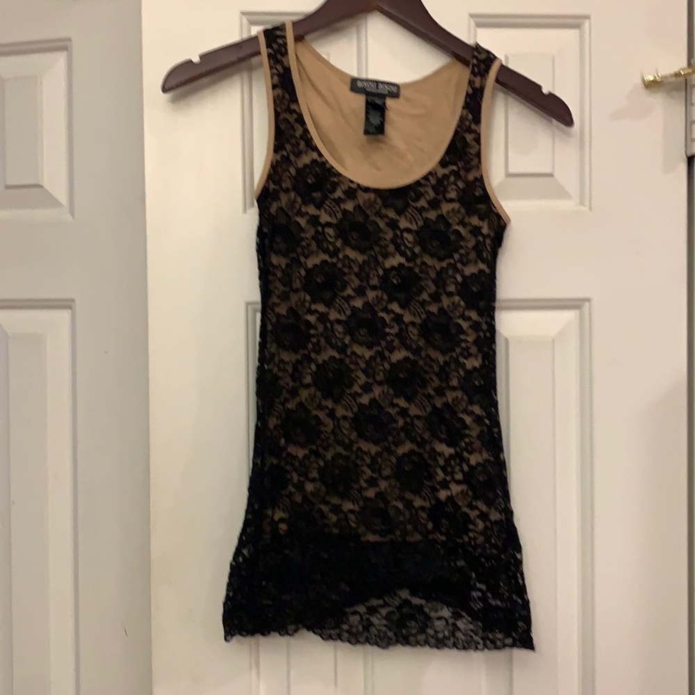 😍 2/$29 Bisou Bisou Michele Bohbot Lacey black over creamish beige tank XS